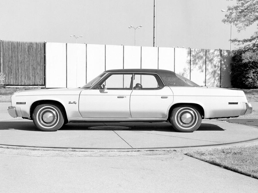  Plymouth Gran Fury Brougham Hardtop Sedan 1975 года  (фото 3 из 3)